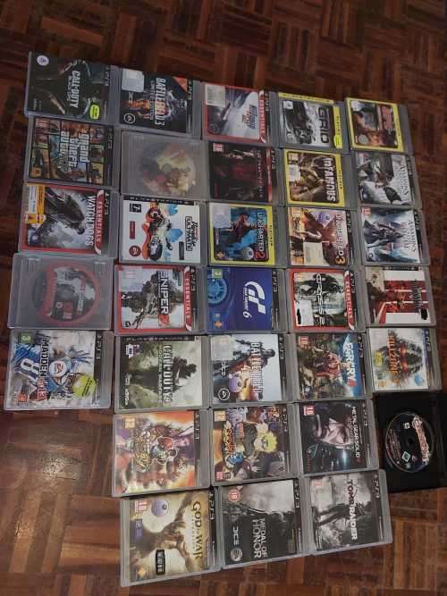 Playstation 3 With 32 Games Bundle 500GB Pre Owned with x3 Remotes