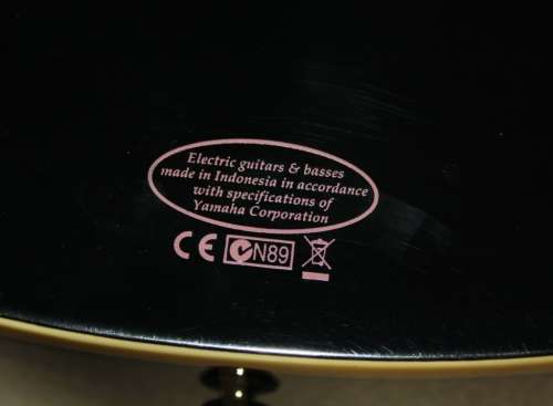 Yamaha AE500 Semi-Hollow Jazz Guitar - Gloss Black with Hardcase - Like New!!