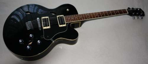 Yamaha AE500 Semi-Hollow Jazz Guitar - Gloss Black with Hardcase - Like New!!