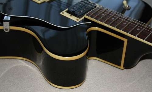 Yamaha AE500 Semi-Hollow Jazz Guitar - Gloss Black with Hardcase - Like New!!