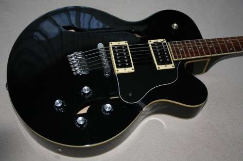 Yamaha AE500 Semi-Hollow Jazz Guitar - Gloss Black with Hardcase - Like New!!