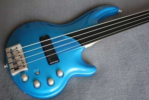 Cort Curbow Fretless Bass Guitar - Luthite Body - Bartolini Active Pickup - Korean Made!!