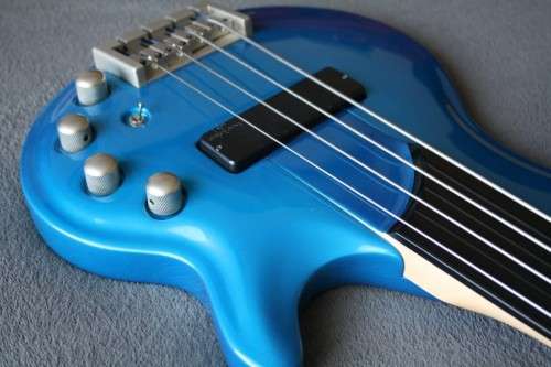 Cort Curbow Fretless Bass Guitar - Luthite Body - Bartolini Active Pickup - Korean Made!!