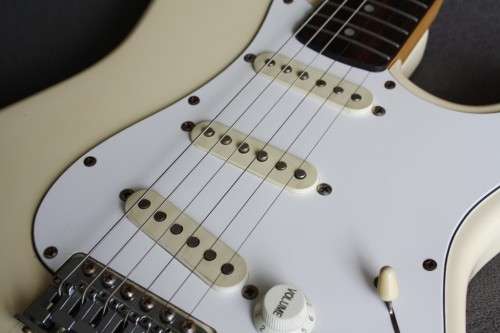 Fender Korean Squire Stratocaster Guitar - Vintage Cream - (Seymour Duncan Pickups) Stunner!!