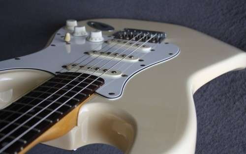 Fender Korean Squire Stratocaster Guitar - Vintage Cream - (Seymour Duncan Pickups) Stunner!!