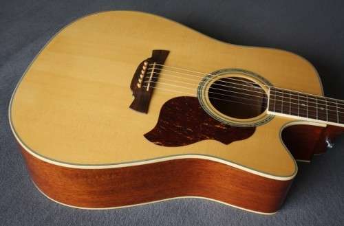 Crafter DE-8 Acoustic Guitar - Dreadnaught Shape - Solid Spruce Top - LR Baggs Pickup