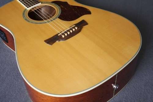 Crafter DE-8 Acoustic Guitar - Dreadnaught Shape - Solid Spruce Top - LR Baggs Pickup