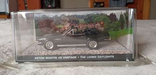 James Bond 007 Aston Martin V8 Vantage - 1/43 Scale - The Living Daylights