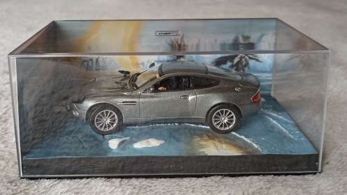 James Bond 007 Aston Martin V12 Vanquish - 1/43 Scale - Die Another Day