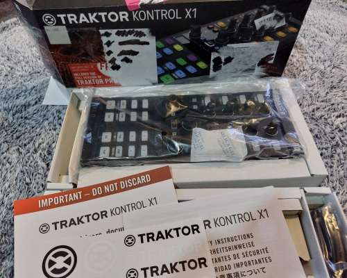 Native Instruments Traktor Kontrol X1 DJ Controller