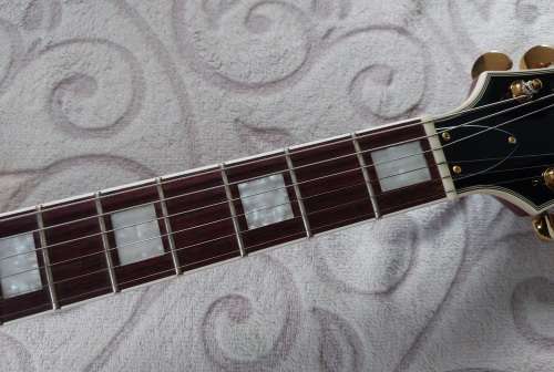 Tokai Les Paul Custom MIC in Translucent Red