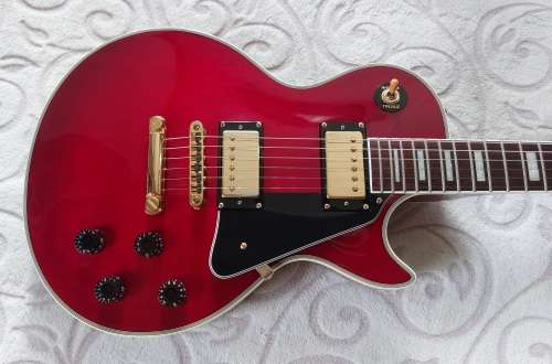 Tokai Les Paul Custom MIC in Translucent Red