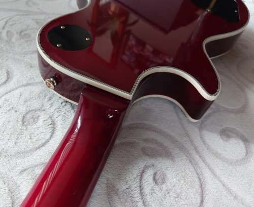Tokai Les Paul Custom MIC in Translucent Red