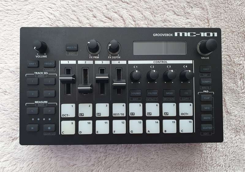 Roland MC-101 Groovebox in box