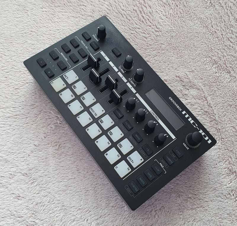 Roland MC-101 Groovebox in box