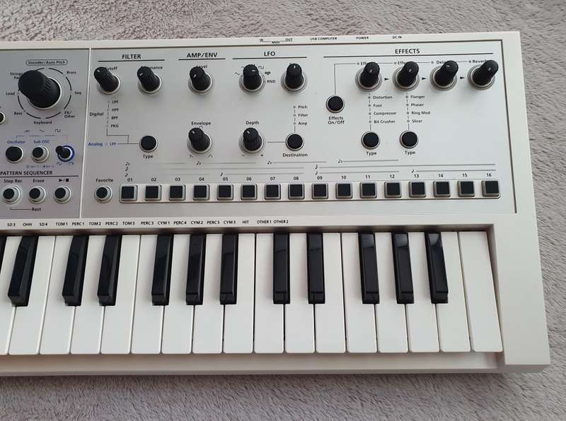 Roland JD-Xi Analog/Digital Synthesizer