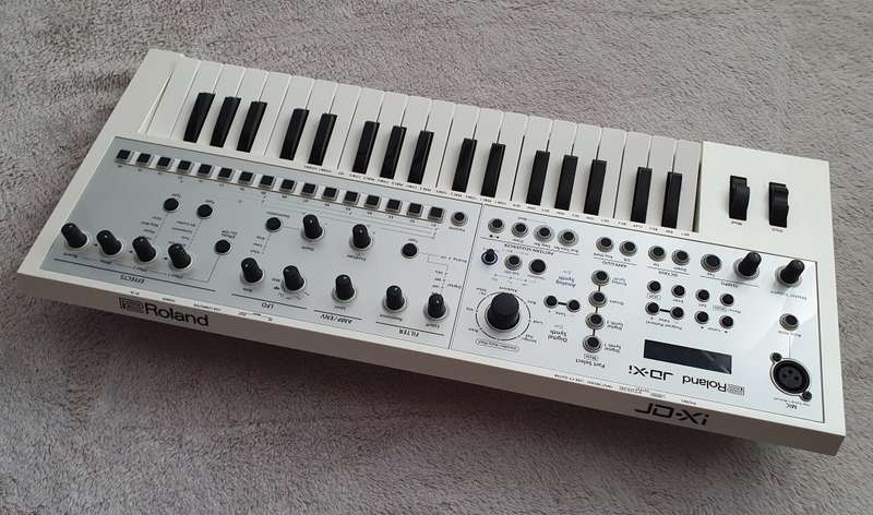 Roland JD-Xi Analog/Digital Synthesizer