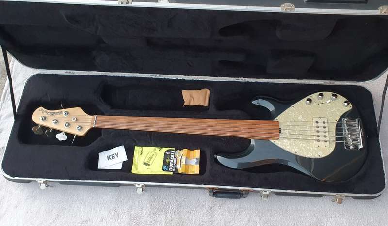 USA Music Man StingRay 5 String Fretless Bass Guitar