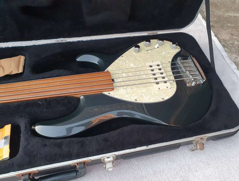 USA Music Man StingRay 5 String Fretless Bass Guitar