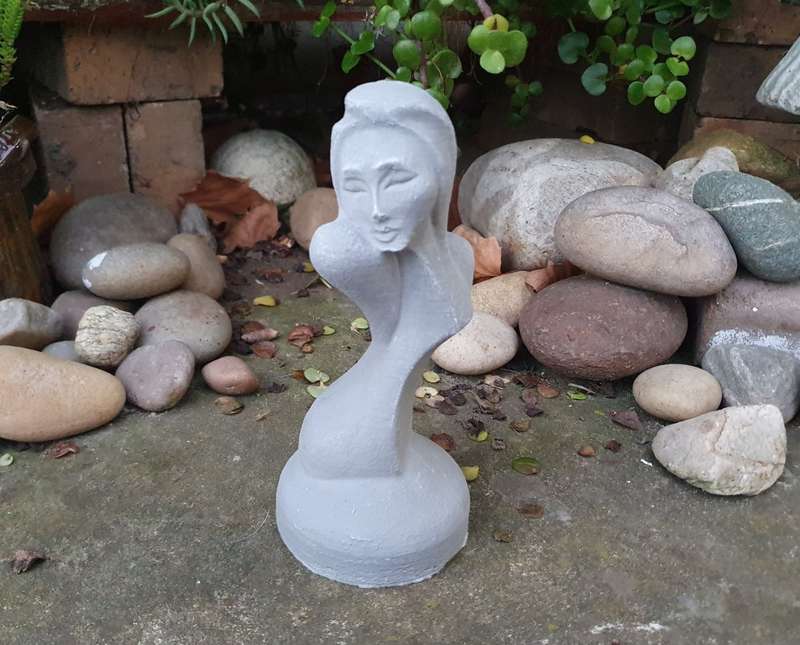 Artistic Tasteful Beautiful Women Mini Statue