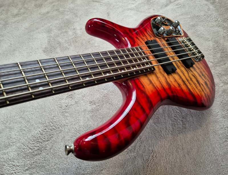 Cort Action DLX V Plus 5-String Active Bass Guitar