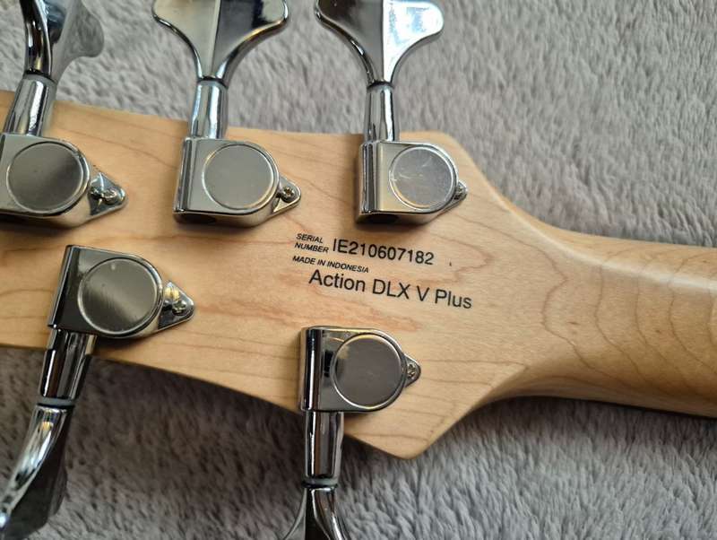 Cort Action DLX V Plus 5-String Active Bass Guitar