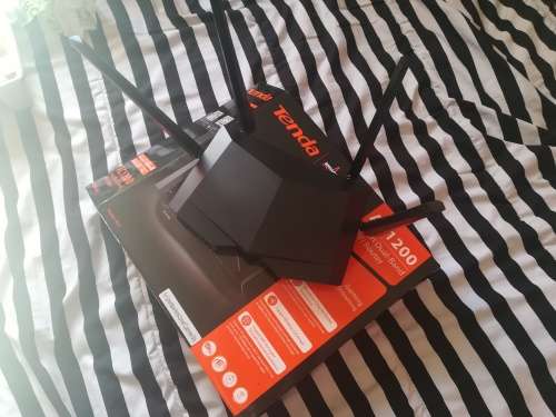 AC1200 Smart Dual-Band WiFi Router