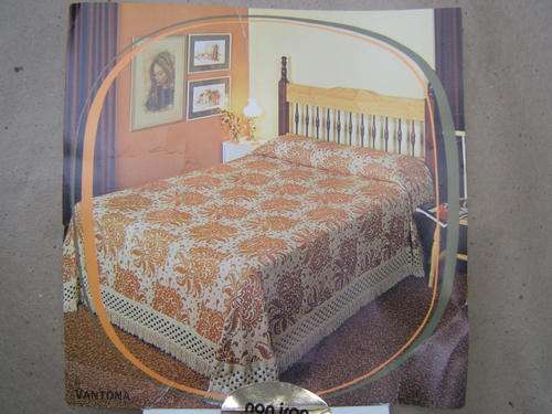 Bed covers, twin size, as per photos....genuinely never used, so new, bid  per each take both