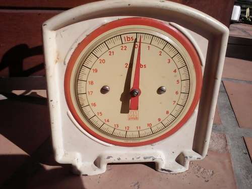 Circa 1950's EFFEM German Scale (22 lbs - 10kg)
