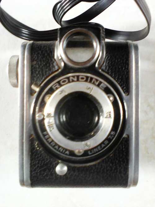 Circa 1948 Ferrania Rondine Linear 7.5 Camera - Made In Italy (Mint Condition)