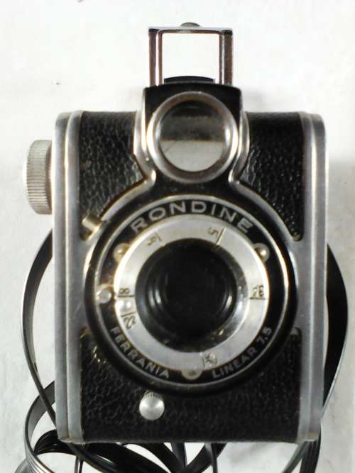 Circa 1948 Ferrania Rondine Linear 7.5 Camera - Made In Italy (Mint Condition)