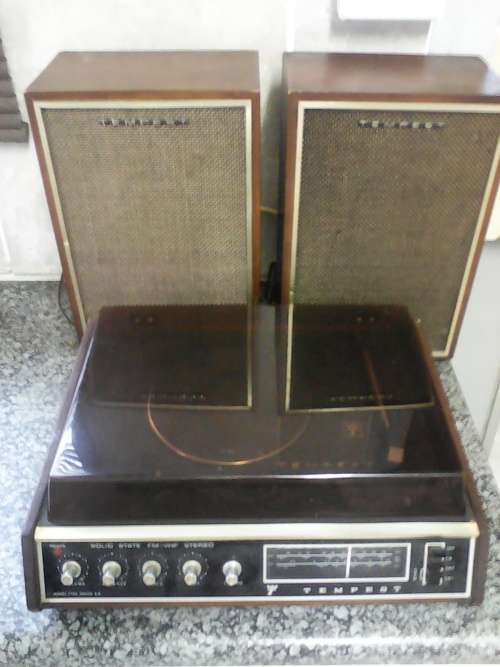 Vintage Tempest Turntable / Tuner - Includes Original Speakers