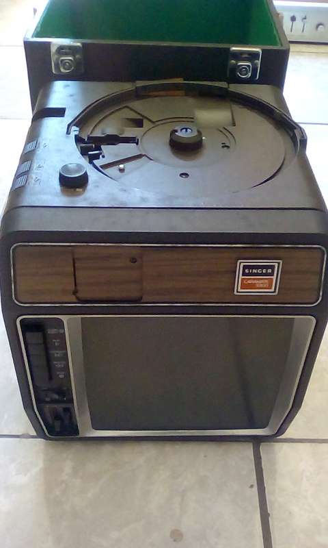Circa 1960's Singer Caramate 3300 Slide Projector (Working / original case + accessories)