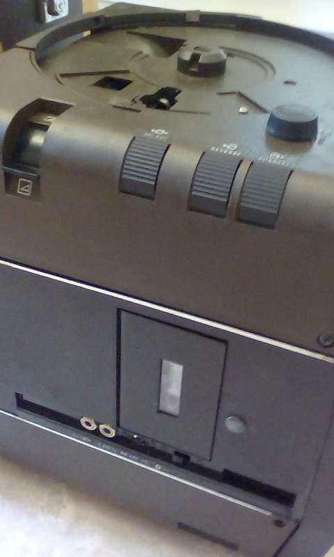 Circa 1960's Singer Caramate 3300 Slide Projector (Working / original case + accessories)