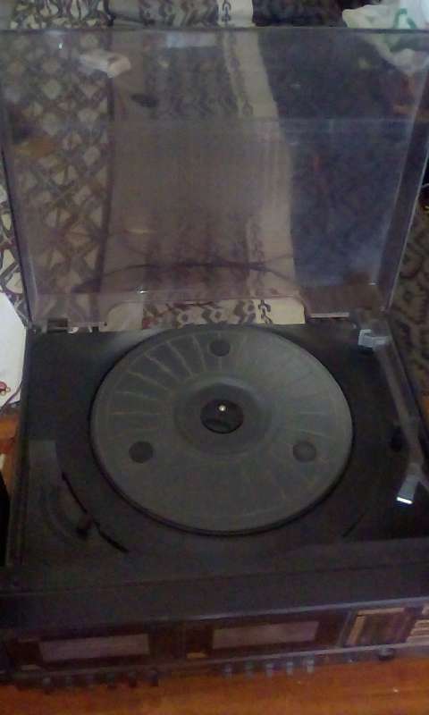 Retro K.I.C Turntable / Double Cassette Deck / Radio Combo With Original Speakers (Working)