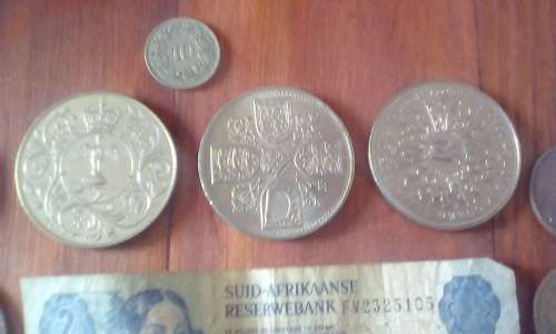 4 x Silver Coins (92g) 18 x Vintage Coins 2 x Vintage Notes (See Description)