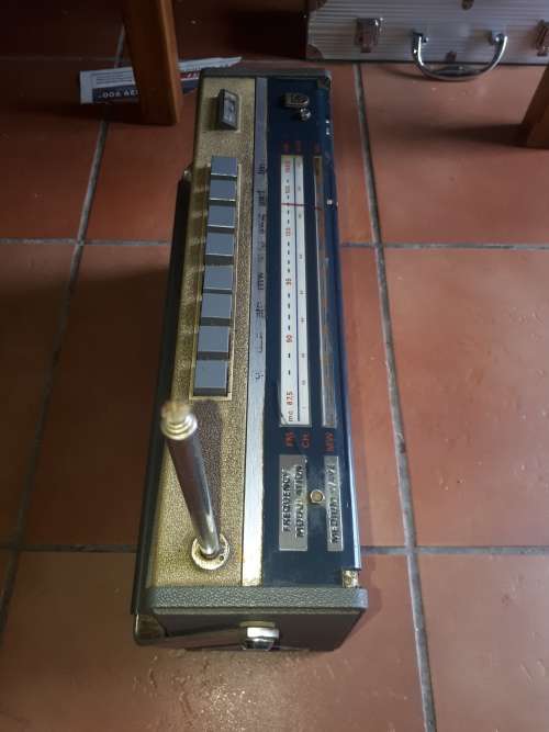 Vintage Philip's Silicon Transistorized FM Radio