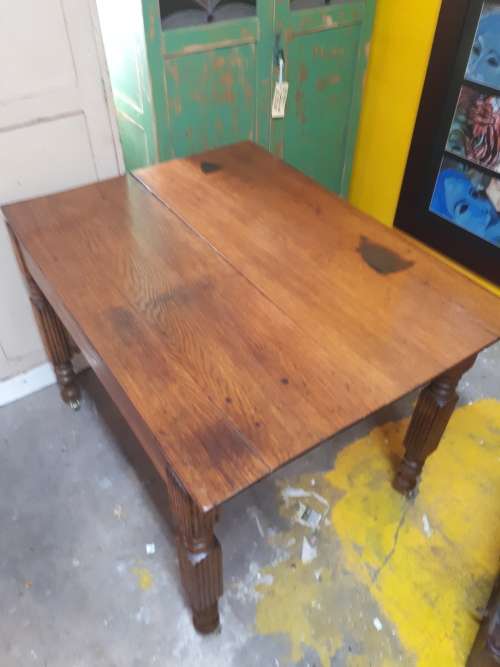 Victorian Oak Sliding Table On Original Casters By The National Furniture Company Williamsport USA