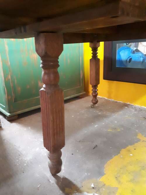 Victorian Oak Sliding Table On Original Casters By The National Furniture Company Williamsport USA