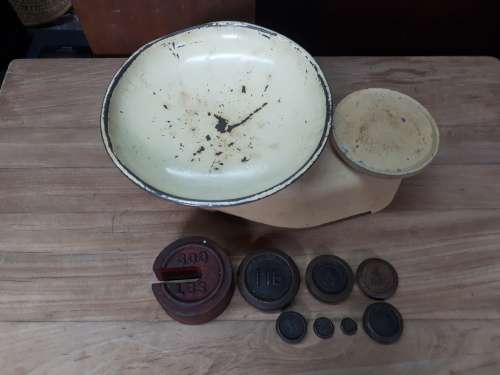 Vintage Metal Counter Scale With 8 Weights