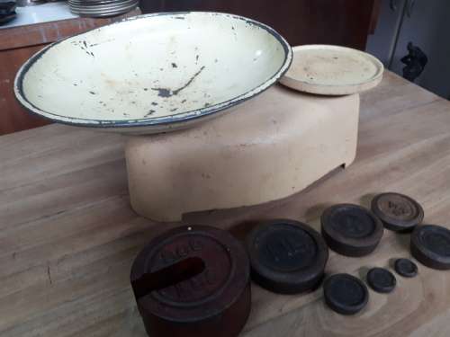 Vintage Metal Counter Scale With 8 Weights