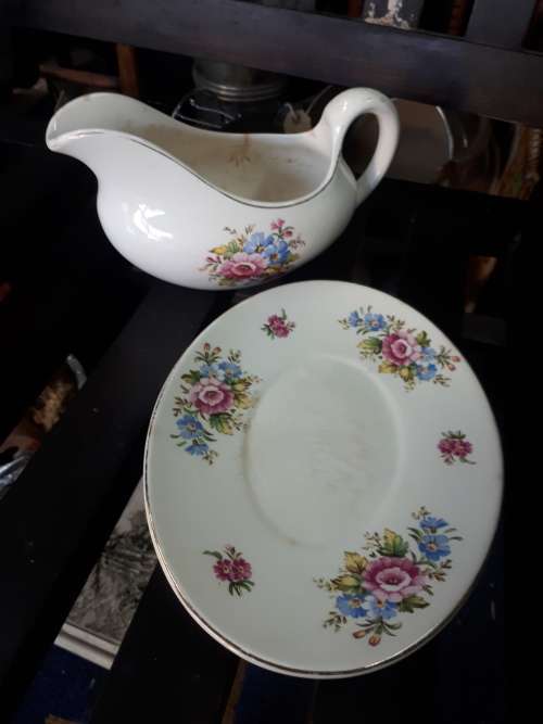 1940`s Royal Swan England Sauce Boat With Drip Tray