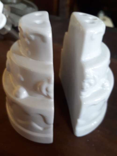 Ceramic Glazed Cake Shaped Salt @ Pepper Set