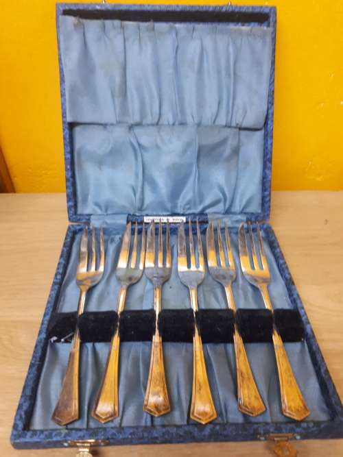 Vintage Boxed Set of 6 Plated Cake Forks Made In England