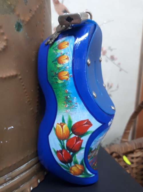 Painted Wooden Dutch Clog Moneybox With Lock @ Keys