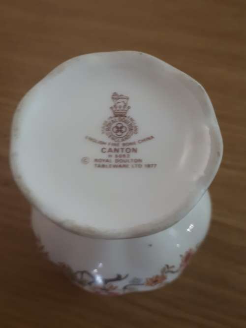 Royal Doulton `Canton` Dated 1977 Small Vase