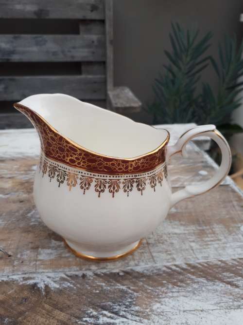 Dutches Winchester Handpainted Creamer
