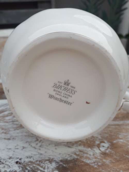 Dutches Winchester Handpainted Creamer