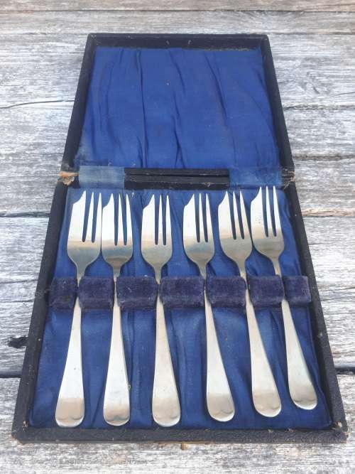 Set of 6 Vintage Stainless Nickel Cake Forks In Original Box