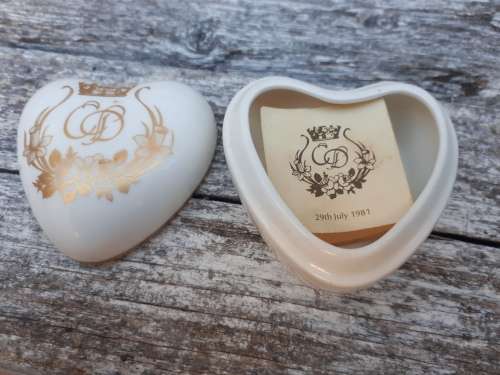 Oakley China 29 July 1981 Charles / Diana Commemorative Porcelain Ring Box
